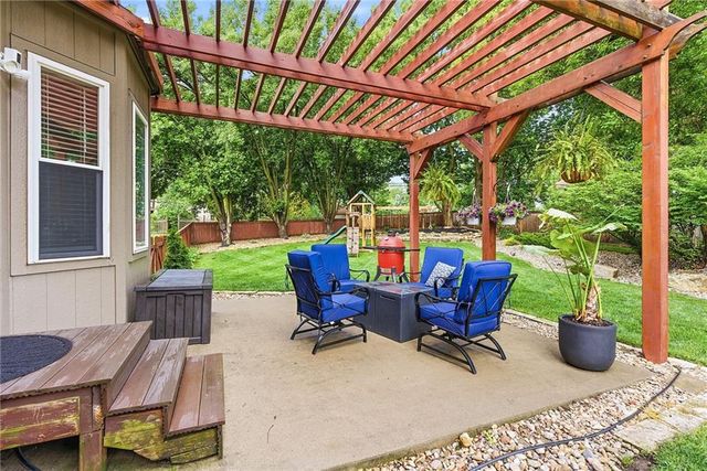 15311 S Navaho Drive, Olathe, KS 66062