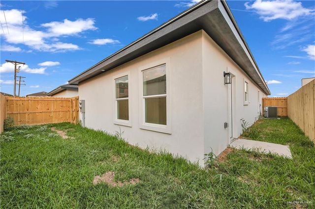 2309 S Hillside Avenue 3, Edinburg, TX 78542