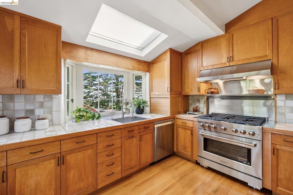 Image 20 of property listing at 706 Hilldale Ave, Berkeley, CA 94708