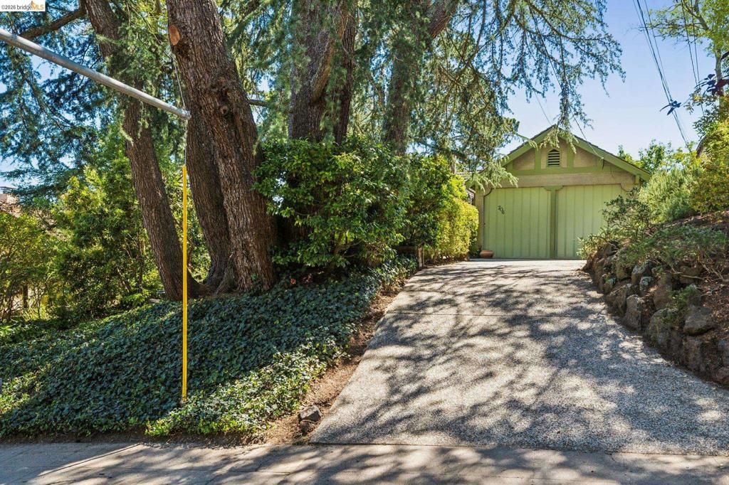 Image 3 of property listing at 706 Hilldale Ave, Berkeley, CA 94708