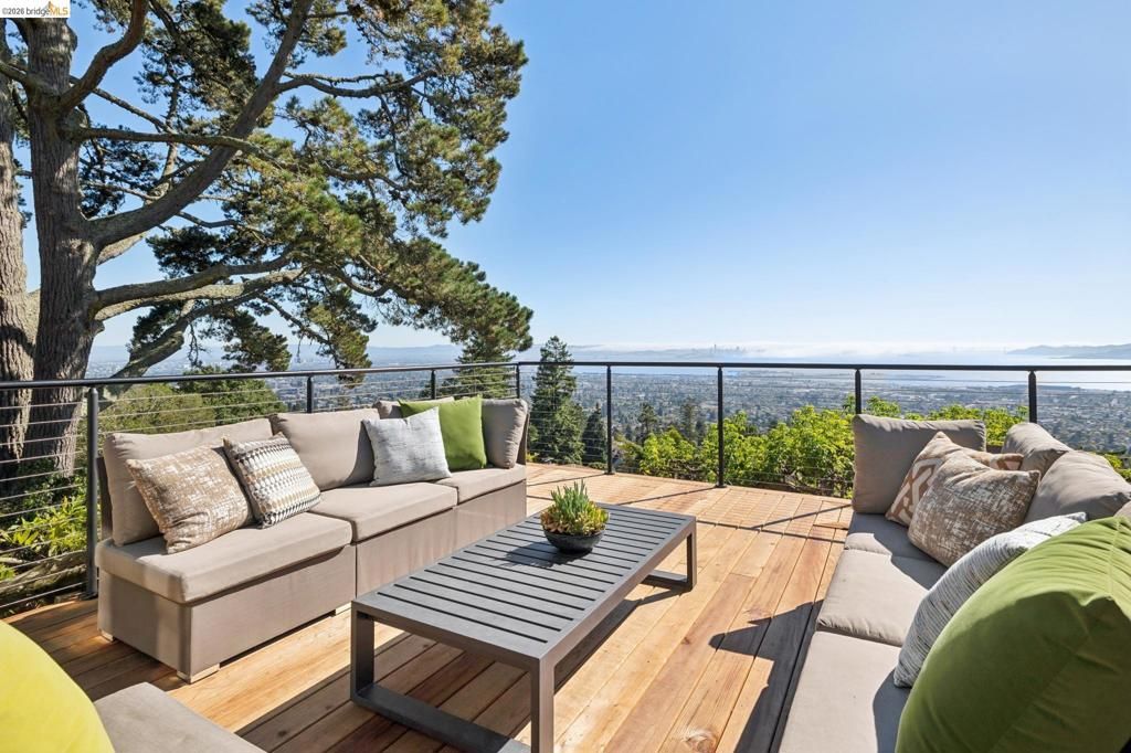 Image 38 of property listing at 706 Hilldale Ave, Berkeley, CA 94708