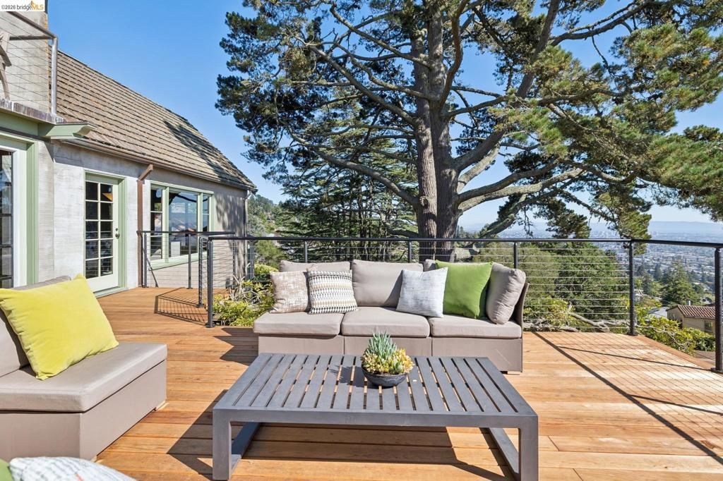Image 39 of property listing at 706 Hilldale Ave, Berkeley, CA 94708