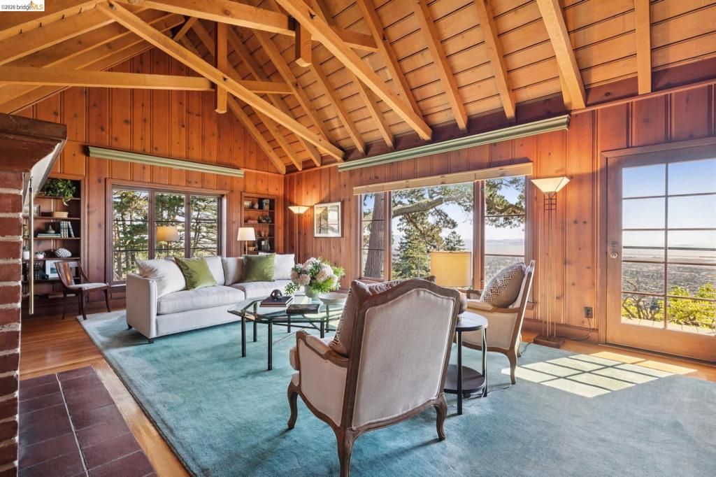 Image 8 of property listing at 706 Hilldale Ave, Berkeley, CA 94708
