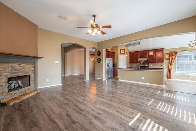 1512 Nacogdoches Valley Drive, League City, TX 77573