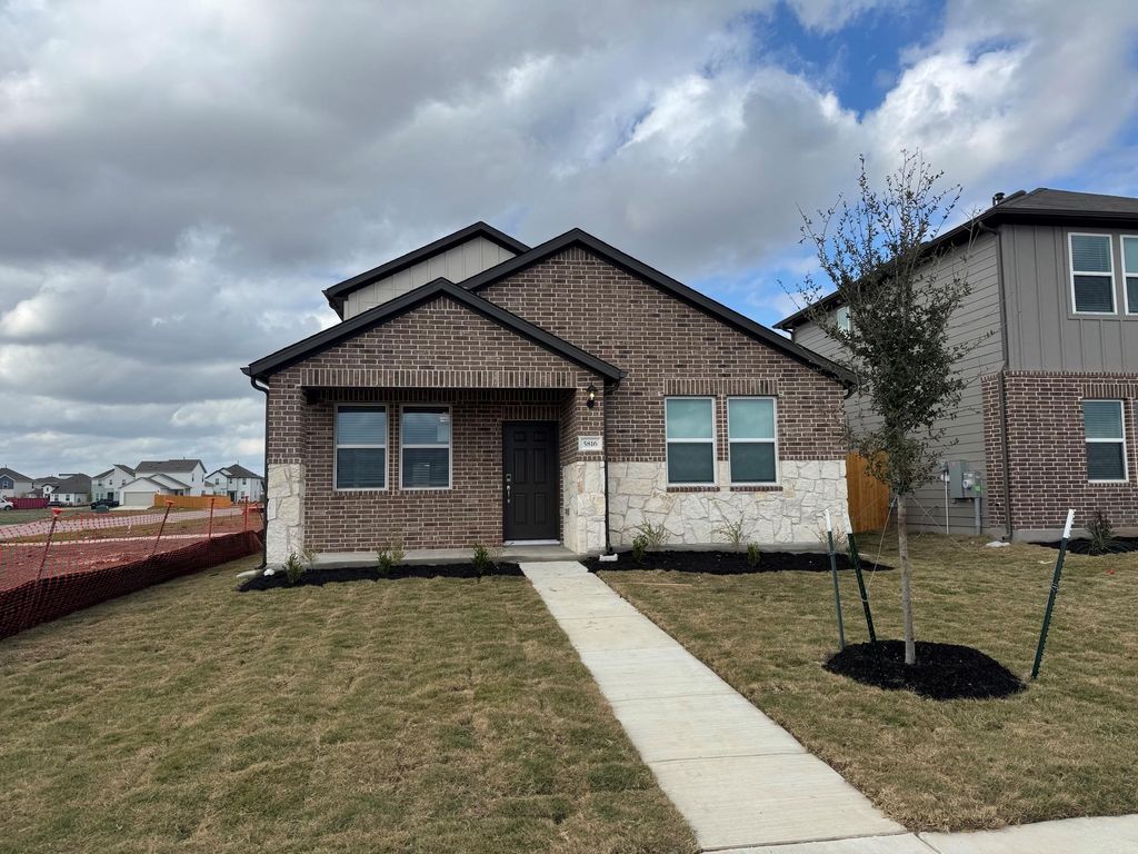 5816 Swedish Farms TRCE, Del Valle, TX 78617