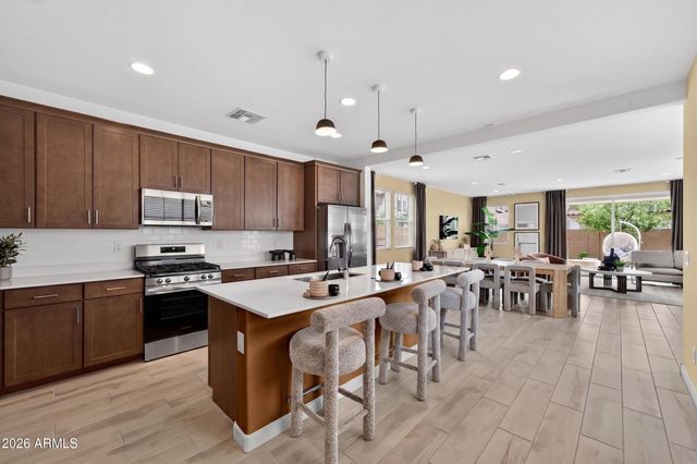 10205 E ULYSSES Avenue, Mesa, AZ 85212