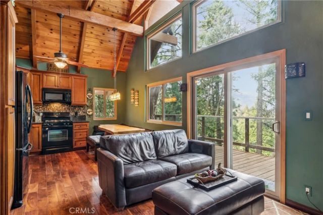 23959 Lakeview Drive, Crestline, CA 92325