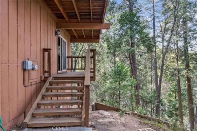 23959 Lakeview Drive, Crestline, CA 92325