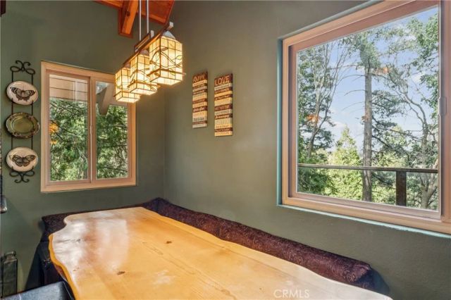 23959 Lakeview Drive, Crestline, CA 92325