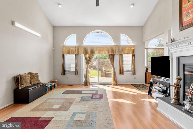 936 LONGWOOD CT, Chalfont, PA 18914