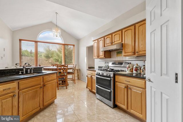 936 LONGWOOD CT, Chalfont, PA 18914