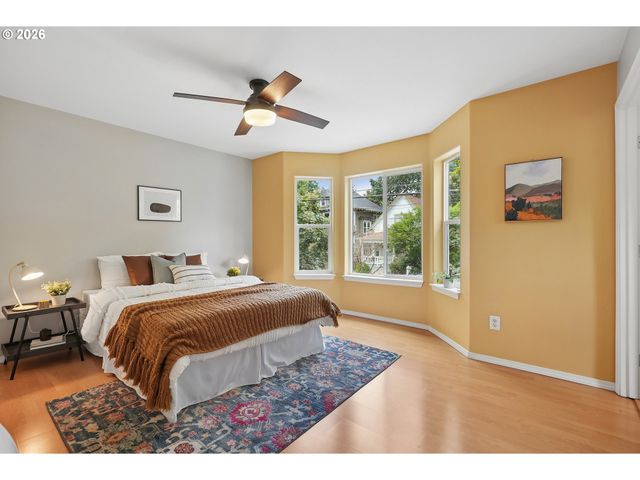 550 Ne KNOTT St, Portland, OR 97212