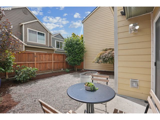 550 Ne KNOTT St, Portland, OR 97212