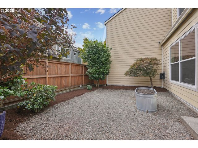 550 Ne KNOTT St, Portland, OR 97212
