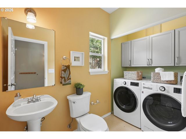 550 Ne KNOTT St, Portland, OR 97212