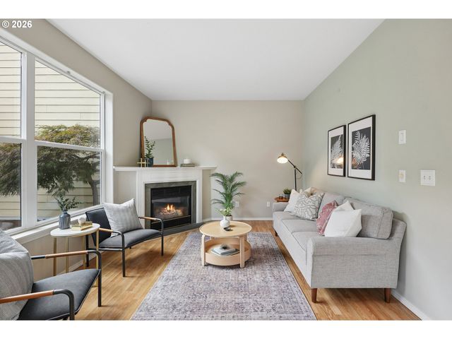 550 Ne KNOTT St, Portland, OR 97212