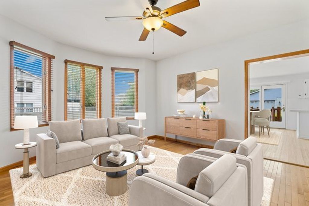 Image 12 of property listing at 2855 Glenwood Lansing Road, Lynwood, IL 60411
