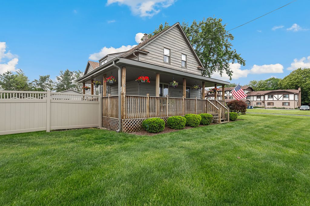 Image 31 of property listing at 2855 Glenwood Lansing Road, Lynwood, IL 60411