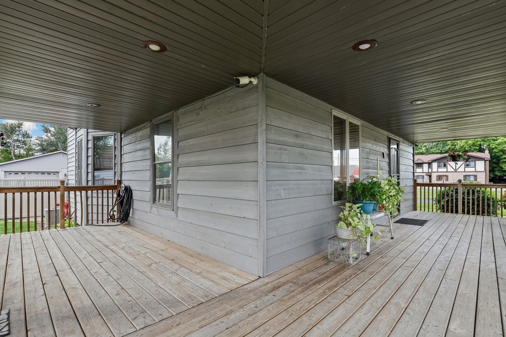 Image 32 of property listing at 2855 Glenwood Lansing Road, Lynwood, IL 60411