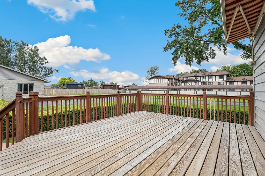 Image 34 of property listing at 2855 Glenwood Lansing Road, Lynwood, IL 60411