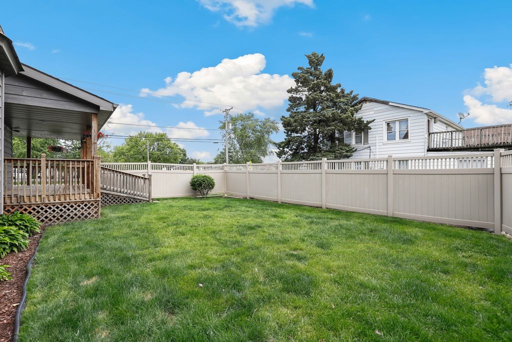Image 41 of property listing at 2855 Glenwood Lansing Road, Lynwood, IL 60411