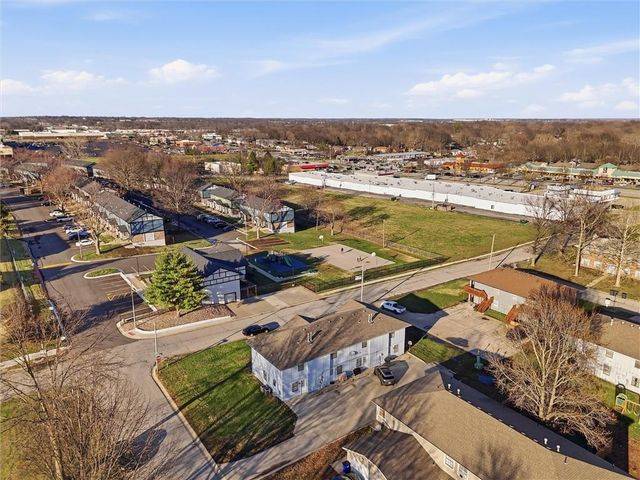 808 SW Meadowridge Drive, Blue Springs, MO 64015