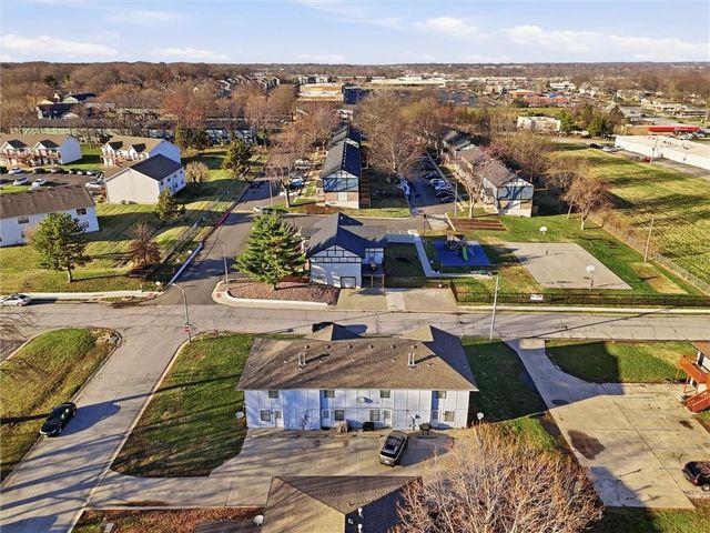 808 SW Meadowridge Drive, Blue Springs, MO 64015