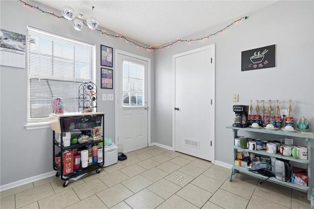 808 SW Meadowridge Drive, Blue Springs, MO 64015