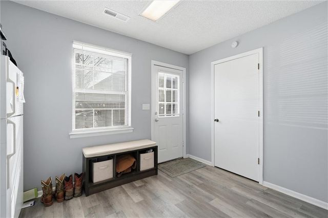 808 SW Meadowridge Drive, Blue Springs, MO 64015