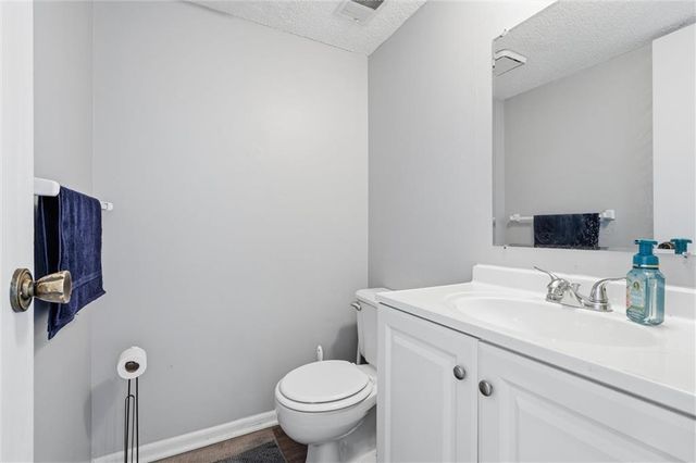 808 SW Meadowridge Drive, Blue Springs, MO 64015