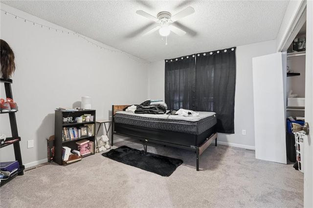 808 SW Meadowridge Drive, Blue Springs, MO 64015