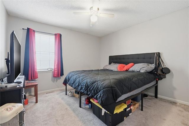 808 SW Meadowridge Drive, Blue Springs, MO 64015