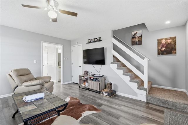 808 SW Meadowridge Drive, Blue Springs, MO 64015