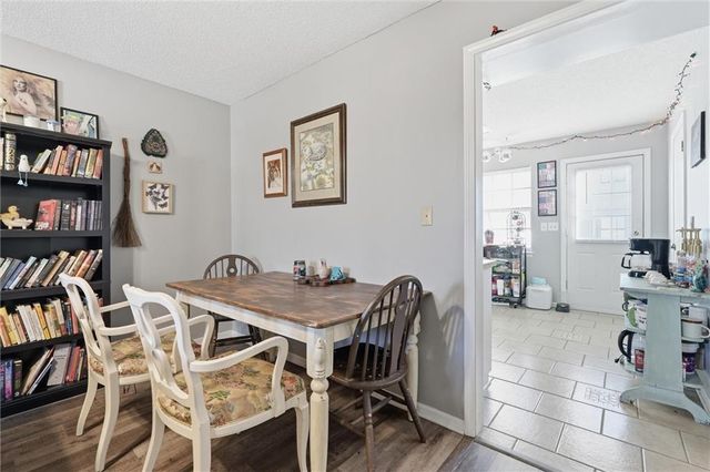 808 SW Meadowridge Drive, Blue Springs, MO 64015