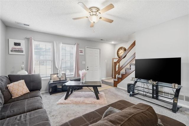 808 SW Meadowridge Drive, Blue Springs, MO 64015