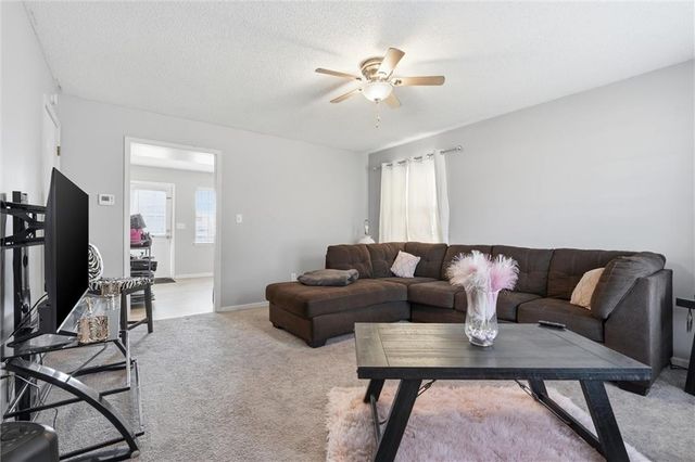 808 SW Meadowridge Drive, Blue Springs, MO 64015