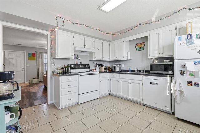 808 SW Meadowridge Drive, Blue Springs, MO 64015