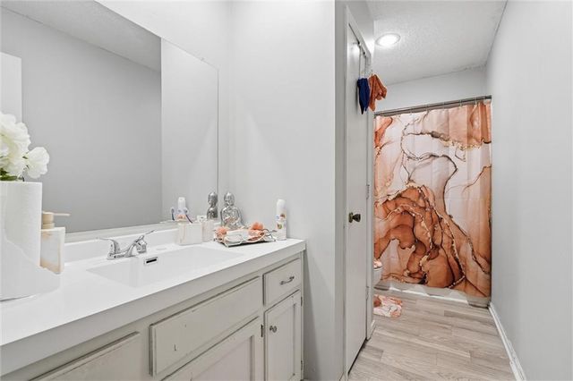 808 SW Meadowridge Drive, Blue Springs, MO 64015