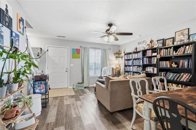 808 SW Meadowridge Drive, Blue Springs, MO 64015