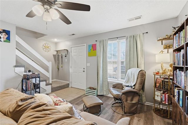 808 SW Meadowridge Drive, Blue Springs, MO 64015