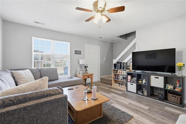 808 SW Meadowridge Drive, Blue Springs, MO 64015