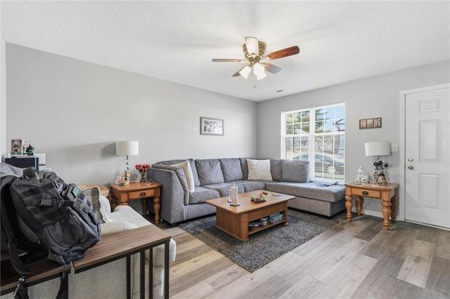 808 SW Meadowridge Drive, Blue Springs, MO 64015