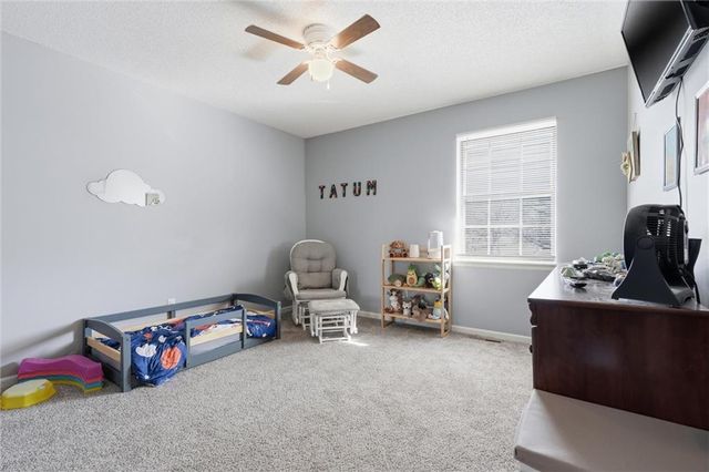 808 SW Meadowridge Drive, Blue Springs, MO 64015