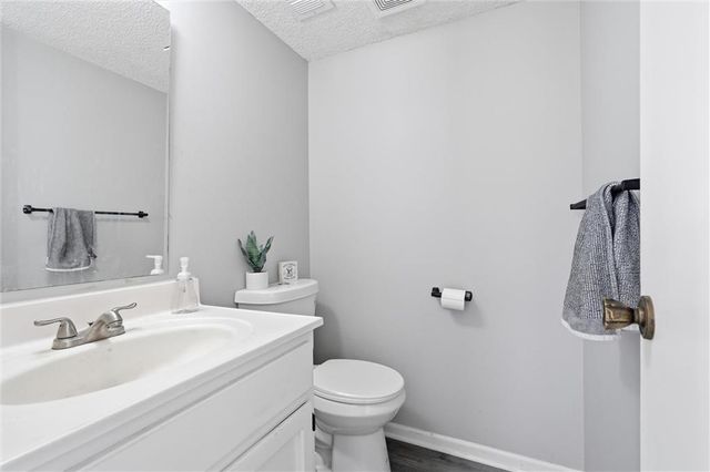 808 SW Meadowridge Drive, Blue Springs, MO 64015