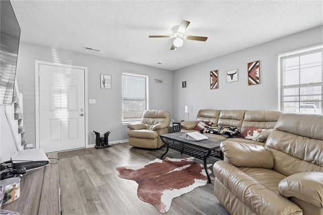 808 SW Meadowridge Drive, Blue Springs, MO 64015