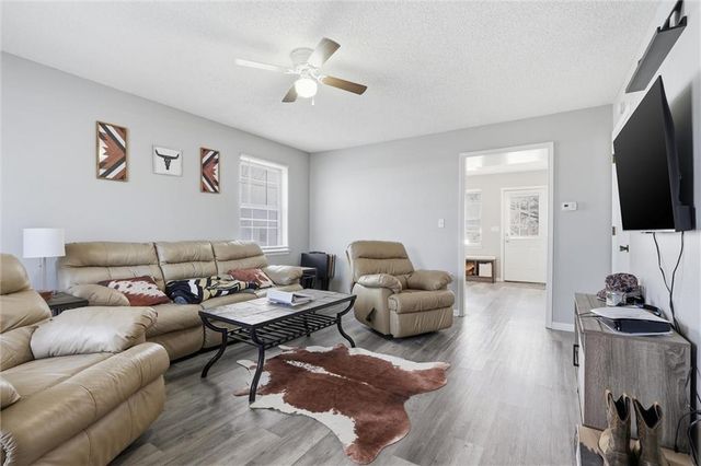 808 SW Meadowridge Drive, Blue Springs, MO 64015