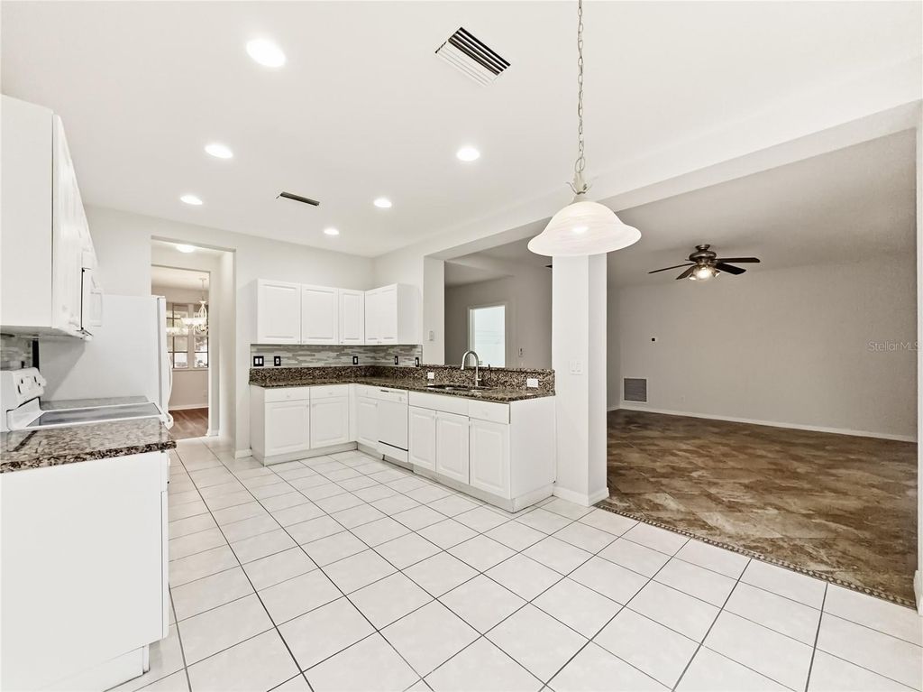 Image 16 of property listing at 11030 HOLLY CONE DRIVE, Riverview, FL 33569