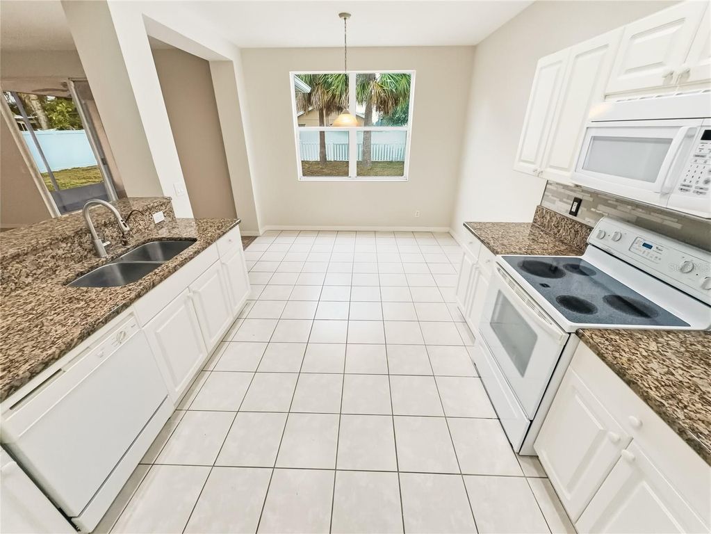 Image 17 of property listing at 11030 HOLLY CONE DRIVE, Riverview, FL 33569