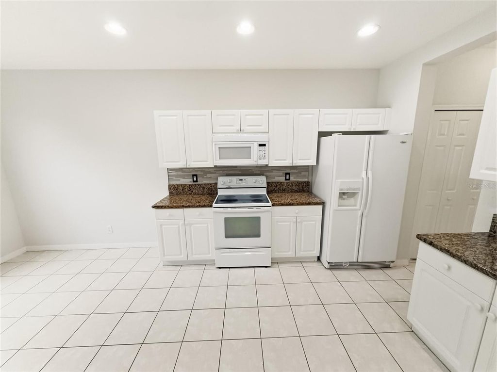 Image 18 of property listing at 11030 HOLLY CONE DRIVE, Riverview, FL 33569