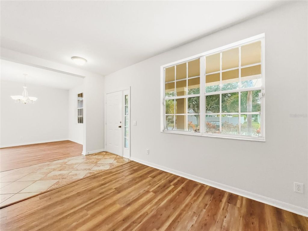 Image 10 of property listing at 11030 HOLLY CONE DRIVE, Riverview, FL 33569